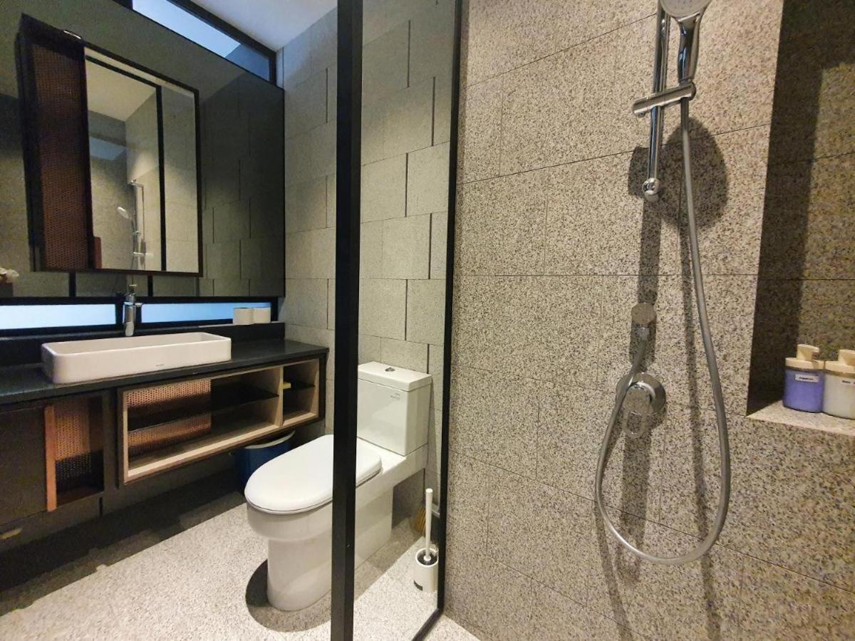 Scarletz Suites Klcc By Luxe Suites Куала-Лумпур Экстерьер фото
