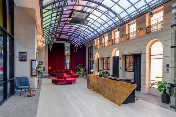 Scarletz Suites Klcc By Luxe Suites Куала-Лумпур Экстерьер фото